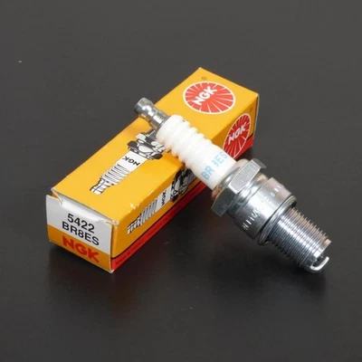 Bougie d'allumage NGK pour Moto Derbi 50 Senda Sm Drd X-Treme 2011 à 2016 BR8ES - Photo 1/4