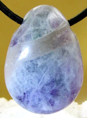 REGENBOGEN  FLUORIT  Edelstein  Anhänger  TROMMELSTEIN  gebohrt    Nr.47 - Bild 1 von 2