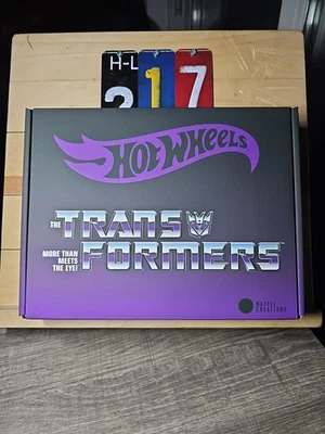 Hot Wheels RLC exclusive Nemesis Prime - Image 1 of 4