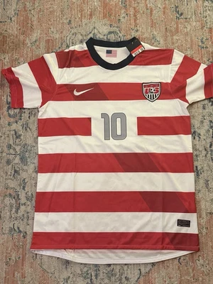 Camiseta de fútbol grande roja blanca a rayas estilo “Waldo” réplica de fanático Donovan #10 - Foto 1 de 4