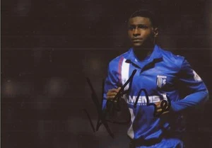 GILLINGHAM: KORTNEY HAUS SIGNIERT 6x4 ACTION FOTO + KOA - Bild 1 von 1
