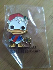 Funko Disney Holiday Christmas Santa Donald Duck Emaille Pin - Amazon Exclusive - Bild 1 von 2