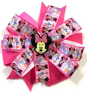 Hermoso lazo de pelo inspirado en Minnie Mouse para niñas. Foto 1 de 2