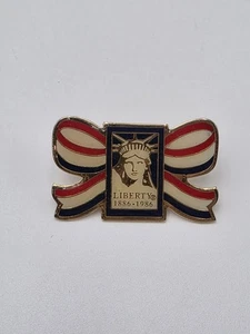 Arco De Colección 1982 S.L.E.I.F Inc Rojo, Blanco, Azul con Estatua de la Libertad 1" x 2 1/2" - Imagen 1 de 5