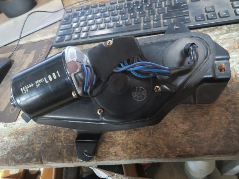 Windshield Wiper Motor 2.3 Quart Tank Fits 02-06 MAZDA MPV 30533 - Image 1 of 2