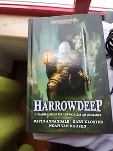 Warhammer: Age of Sigmar - Harrowdeep - Hardback - Black Library - Antologia - Foto 1 di 3