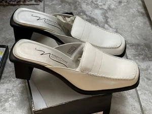 Nuevo en caja Zapatos de cuero blanco 8,5 W Newport News Comfort - Imagen 1 de 9