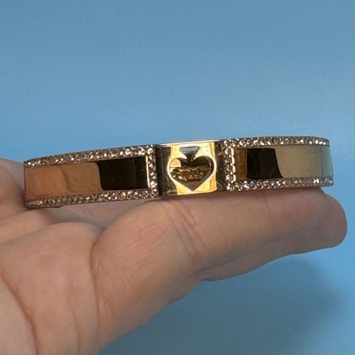 Bracciale Kate Spade tono oro rosa foro punzone vanga cristallo bordo cerniera