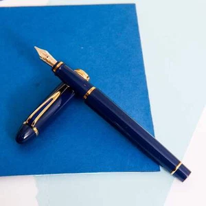 Penna stilografica Aurora Ipsilon Deluxe - blu e oro - Foto 1 di 5