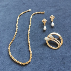 Vintage 1950-1980ss Lot of 3 signed NAPIER Earrings Brooch Chain Faux pearls - Picture 1 of 11