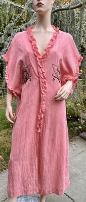 VINTAGE 1920's PINK COTTON ROBE W/ EMBROIDERED BUTTERFLIES - Image 1 of 4