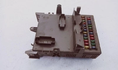 Scatola fusibili Renault Espace IV JK0/1 8200004201E 1.87 Diesel 2003 31011677 - Immagine 1 di 4