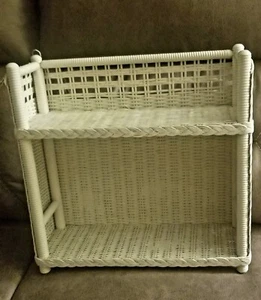 VINTAGE Blanco MIMBRE Ratán Colgante de Pared o Estante de Pie, Boho, Retro - Imagen 1 de 6