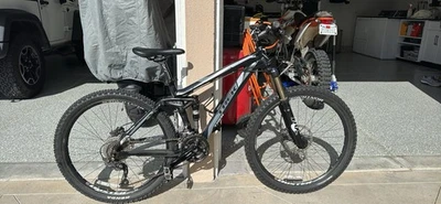 Trek Fuel EX 8 15.5 Frame Mountain Bike - Image 1 of 4