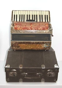 Radziecki vintage instrument muzyczny Akordeon Pioneer - 3 rejestry 80 basów - Zdjęcie 1 z 9