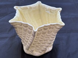Vintage Irish Belleek Porcelain 4" Limpet Hexagon Flower Pot Decor EUC - Bild 1 von 6