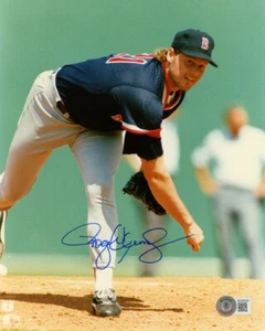 ROGER CLEMENS SIGNED 8x10 PHOTO BOSTON RED SOX VINTAGE SIGNATURE BECKETT BAS - Picture 1 of 2
