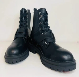Sturdy and Resilient Women's Black Boots - Size 7 - Perfect for the Heavy Rock - Picture 1 of 7