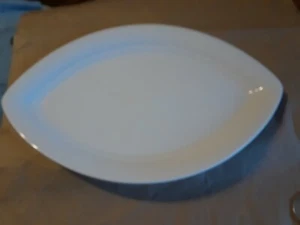PIER 1 IMPORTS TASTING PARTY WHITE PORCELAIN 14-1/2" CANOE SHAPED PLATTER - Picture 1 of 9