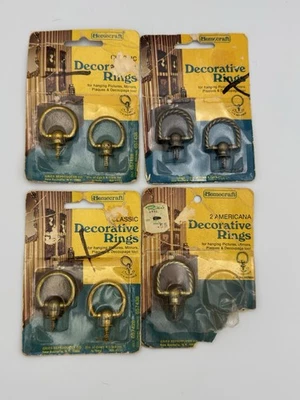 Lote de anillos decorativos vintage de latón para manualidades con imágenes perchas de espejo años 60 Foto 1 de 4