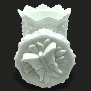 Vintage FENTON KOCHNAGEL Milchglas Schmetterling bedeckt Süßigkeiten Waschtisch Schmuckschatulle EUC - Bild 1 von 9