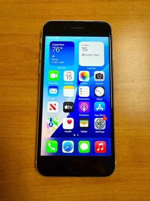 iPhone SE 3rd Gen 5G 64GB White Unlocked - Good Condition. - Image 1 of 2