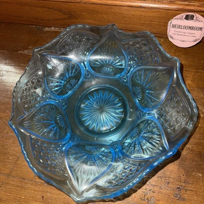 Plato de caramelo antiguo de vidrio azul con diseño de lágrima y borde de diente de sierra sin marca Foto 1 de 4