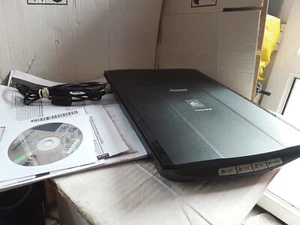 Canon CanoScan LiDE100 Flatbed Scanner-BOXED WITH MANUAL & SOFTWARE (CD) - Picture 1 of 7