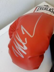 Gant de boxe autographié Mike Tyson