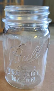 VINTAGE CLEAR BALL PERFECT MASON PINT JAR WITH GRIP RIBS circa 1923 to 1933 (11) - Picture 1 of 5