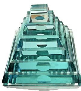 MID 20TH C. MODERN 3.7 LB. BRILLIANT GREEN GLASS SQ. PYRAMID PAPERWEIGHT  5"x4" - Picture 1 of 9