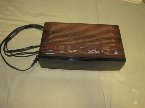 PANASONIC RC-65 VINTAGE AM FM CLOCK RADIO ALARM WOODGRAIN 80s VINTAGE GREEN LED Cover