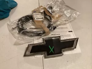 2021-24 Chevy Suburban & Tahoe Illuminated Bowtie Emblem And Wiring GM 87869425 - Bild 1 von 5