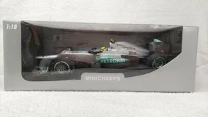 MINICHAMPS 1/18 Mercedes AMG Petronas Nico Rosberg 2011 Showcar #8 Silver Green - Picture 1 of 7