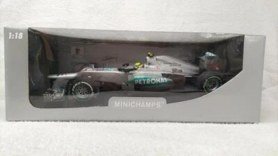 MINICHAMPS 1/18 Mercedes AMG Petronas Nico Rosberg 2011 Showcar #8 Silver Green - Image 1 of 4