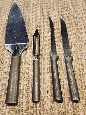 Cuchillo para rebanar tomate Rada, cuchillo para pelar, pelador de verduras y cuchillo para servir pasteles Foto 1 de 4