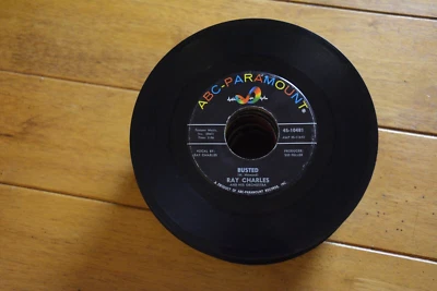 RAY CHARLES "MAKING BELIEVE / BUSTED" 45 RPM 7" G+ RECORD [D32-150] - Image 1 of 4