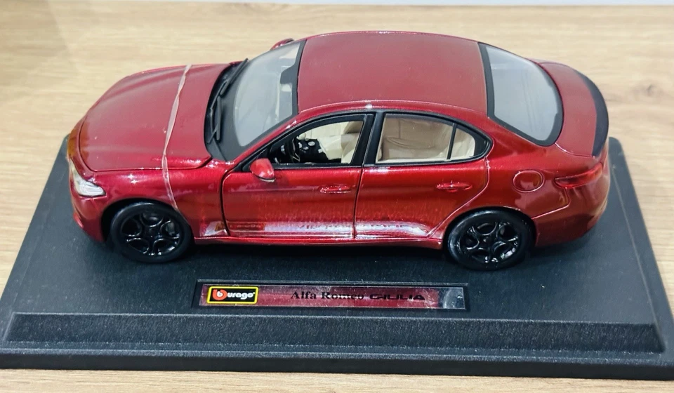 ALFA ROMEO GIULIA 1/24 unico esemplare con UPGRADE 🚗💨 - Immagine 1 di 4