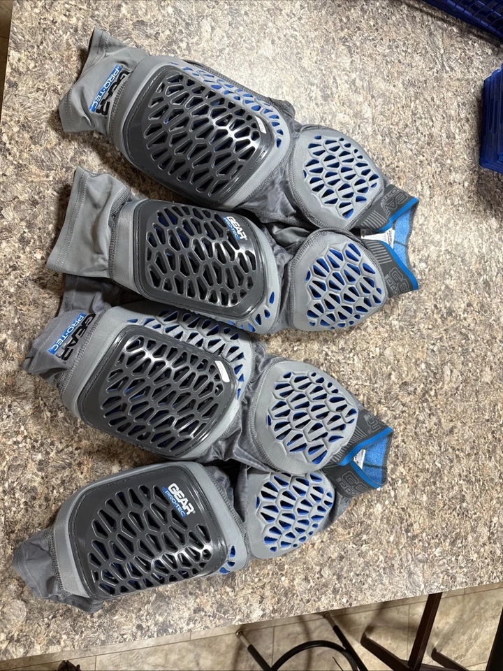 Faja de fútbol americano Pro-Tec Gear tamaño pequeño 5 almohadillas BSN Sports Foto 1 de 3