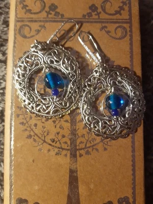 Pendientes colgantes de plata tibetana ojo de cuentas azules de relleno. Foto 1 de 3