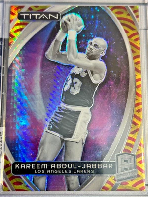 Карим Абдул Джаббар No/49 Prizm International красный/желтый 2023-24 Lakers HOF SP 68 - Изображение 1 из 2