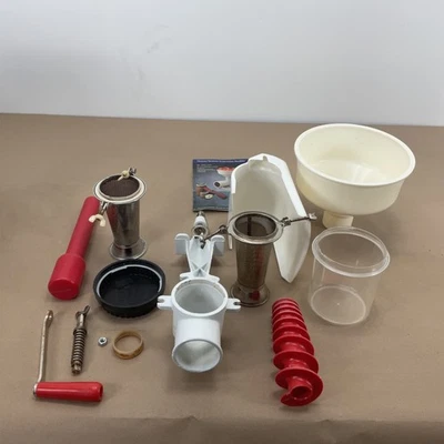 Victorio Vegetable & Fruit Strainer No. 200/210 - Image 1 of 4