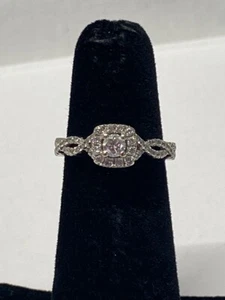 ANILLO BANDA RETORCIDA HALO DIAMANTE SOLITARIO ORO BLANCO 14K 2,76G (TDW035068) - Imagen 1 de 7
