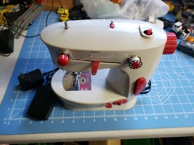 Singer D25001 Easy Stitcher Beginner Sewing Machine Mini Portable P - Image 1 of 4