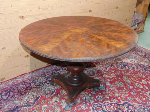 Victorian English coffee table in mahogany feather Cover