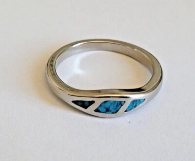 Ojos de anillo banda occidental enchapados en plata con incrustación de astillas de piedra turquesa genuina Foto 1 de 3