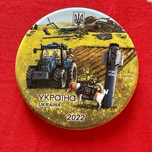 UKRAINE🇺🇦PLASTIC PIN☑️2022 DOG PATRON PIES ON THE RUSSIAN BOMB💣UKRAINIAN HERO - Picture 1 of 3