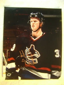 Henrik Sedin 8x10 Autographed Photo Vancouver Canucks - Picture 1 of 4