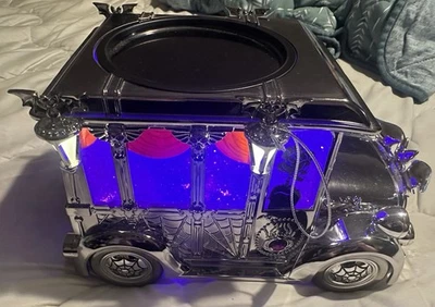 Candelabro de 3 mechas Bath & Body Works 2024 con luz fúnebre esqueletos globo de agua Foto 1 de 4