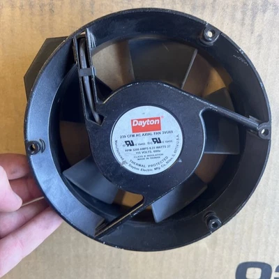 Ventilador de refrigeración axial de CA 4WT42A Dayton 5-7/8" W 6-3/4" H 115V 239CFM 0,23/0,22A Foto 1 de 4